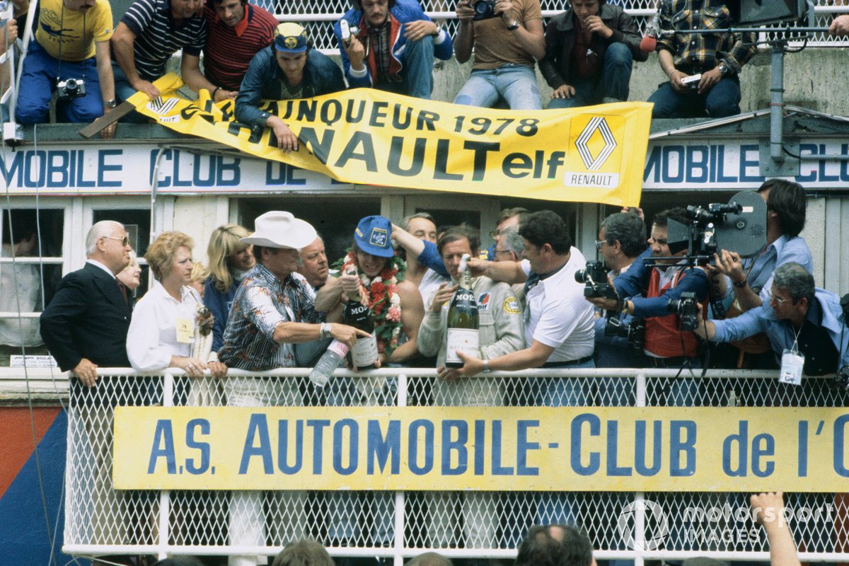 Didier Pironi, Jean-Pierre Jaussaud, Renault Sport, Renault-Alpine A442B sur le podium