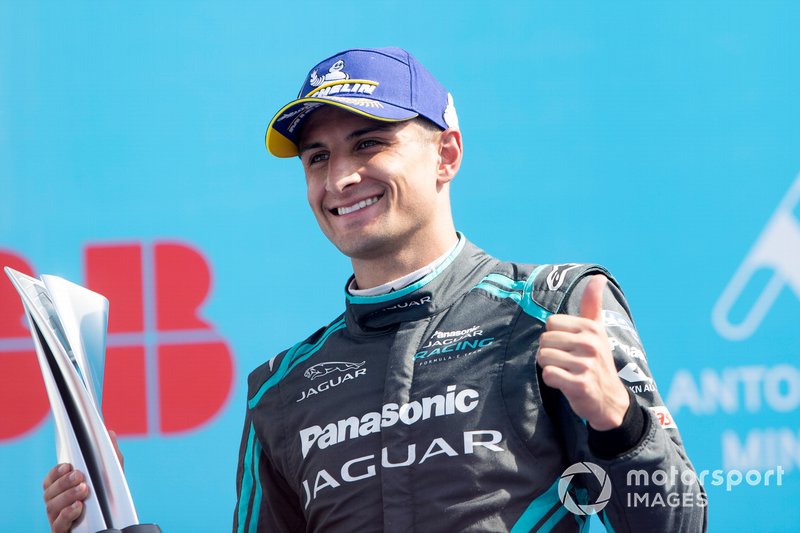 Mitch Evans, Jaguar Racing, 3° classificato, festeggia sul podio