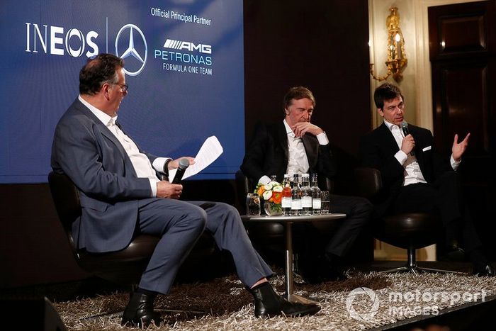 Sir Jim Ratcliffe presidente y director general del grupo químico Ineos y Toto Wolff, Director Ejecutivo (Negocios), Mercedes AMG 