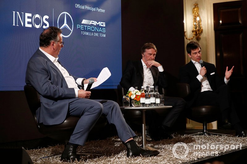 Sir Jim Ratcliffe presidente y director general del grupo químico Ineos y Toto Wolff, Director Ejecutivo (Negocios), Mercedes AMG