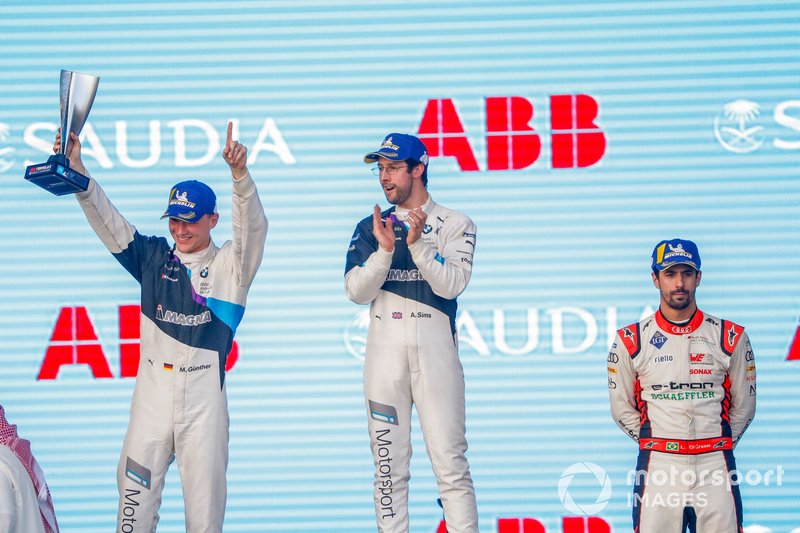 Maximilian Gunther, BMW I Andretti Motorsports, 2° classificato, festeggia sul podio, con il vincitore della gara Alexander Sims, BMW I Andretti Motorsports, Lucas Di Grassi, Audi Sport ABT Schaeffler, 3° classificato