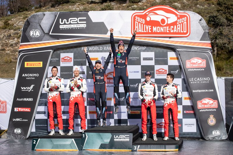 Podio: Il vincitore Thierry Neuville, Nicolas Gilsoul, Hyundai Motorsport Hyundai i20 Coupe WRC, secondo classificato Sébastien Ogier, Julien Ingrassia, Toyota Gazoo Racing WRT Toyota Yaris WRC, terzo classificato Elfyn Evans, Scott Martin, Toyota Gazoo Racing WRT Toyota Yaris WRC
