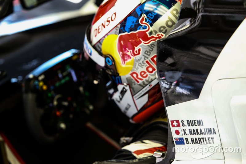 Этап WEC в Шанхае. Себастьян Буэми в кокпите прототипа Toyota