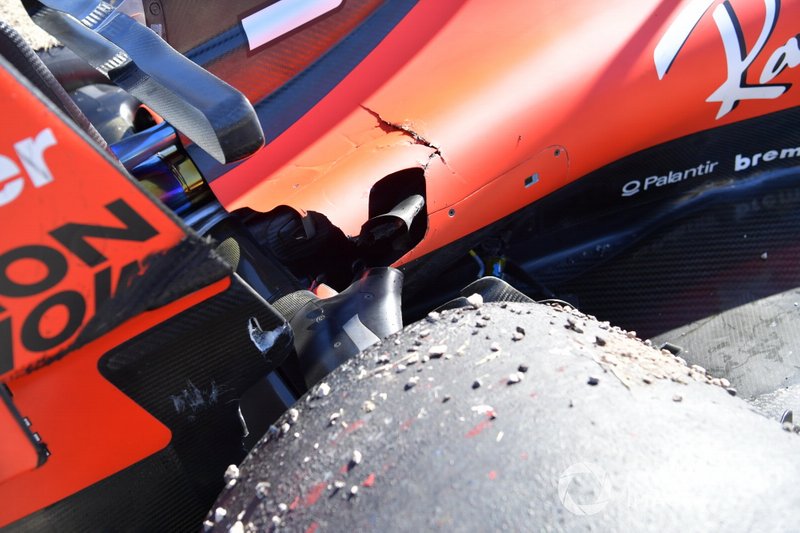 La suspensión dañada del monoplaza de Sebastian Vettel, Ferrari SF90