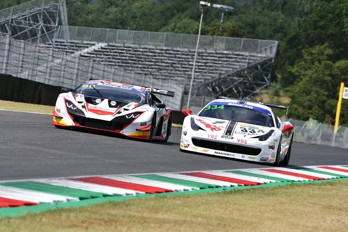 #88 LP Racing, Lamborghini Huracan GT3 Evo: Pietro Perolini, Angelo Negro, Lorenzo Veglia
