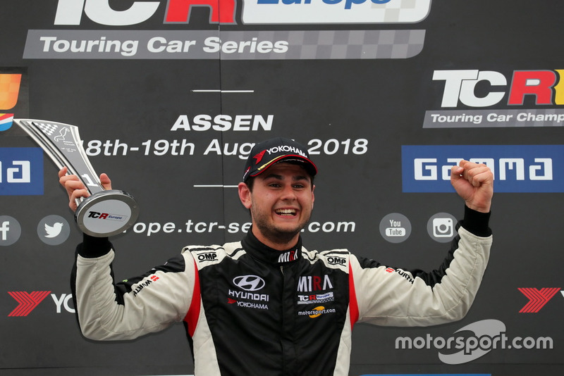 Podio: il vincitore della gara Dániel Nagy, M1RA Hyundai i30 N TCR
