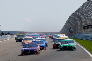 Denny Hamlin, Joe Gibbs Racing, Toyota Camry FedEx Ground and Kyle Busch, Joe Gibbs Racing, Toyota Camry M&M's Flavor Vote Winner green flag start