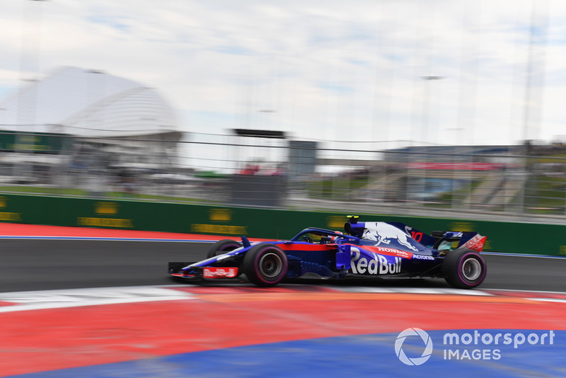 17: Пьер Гасли, Scuderia Toro Rosso STR13, без времени в Q2 (штраф за замену элементов силовой установки)
