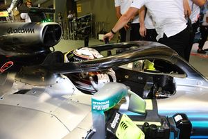 Lewis Hamilton, Mercedes-AMG F1 W09 EQ Power+, festeggia nel parco chiuso