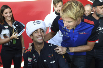 Daniel Ricciardo, Red Bull Racing and Brendon Hartley, Scuderia Toro Rosso at the fans autograph session
