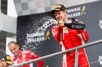 Podyum: Yarış galibi Sebastian Vettel, Ferrari
