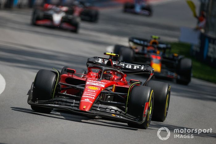 Carlos Sainz, Ferrari SF-23, Sergio Pérez, Red Bull Racing RB19