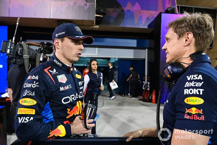 Pole Man Max Verstappen, Red Bull Racing, con su fisio Rupert Manwaring