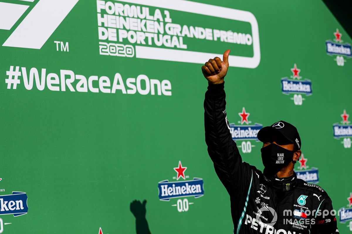 Ganador de la pole position Lewis Hamilton, Mercedes-AMG F1