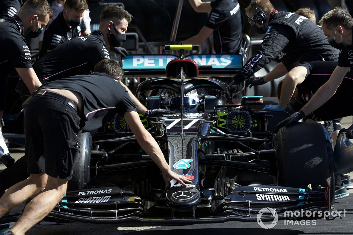 Valtteri Bottas, Mercedes F1 W11, torna nel garage