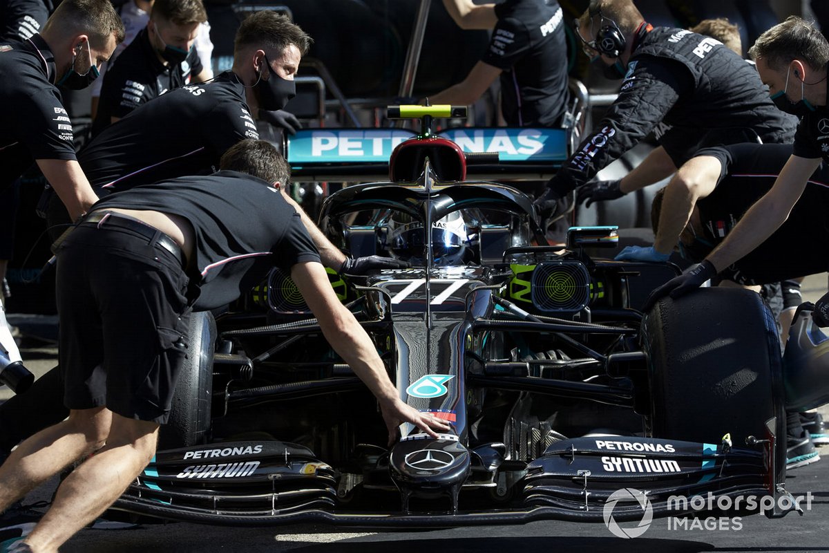 Valtteri Bottas, Mercedes F1 W11, torna nel garage