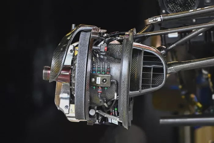 Detalle de los frenos delanteros del Renault F1 Team R.S.20