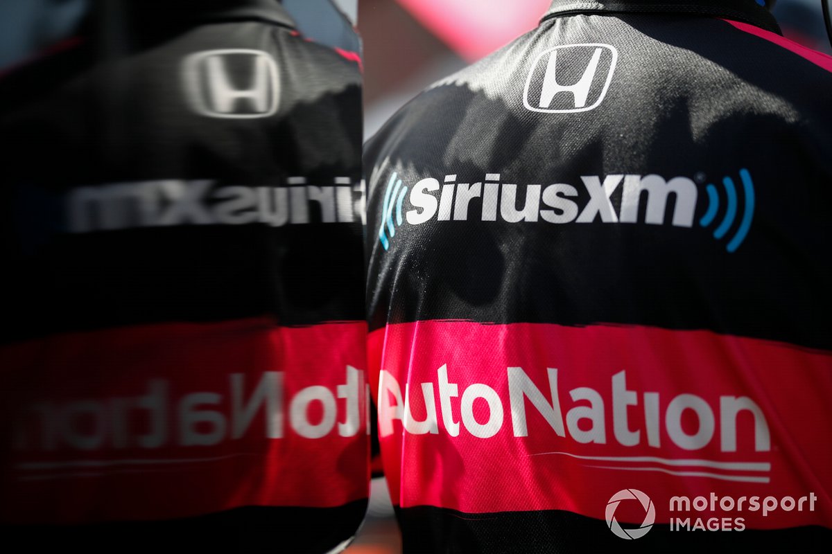Jack Harvey, Meyer Shank Racing Honda, reflejo del logo de la tripulación