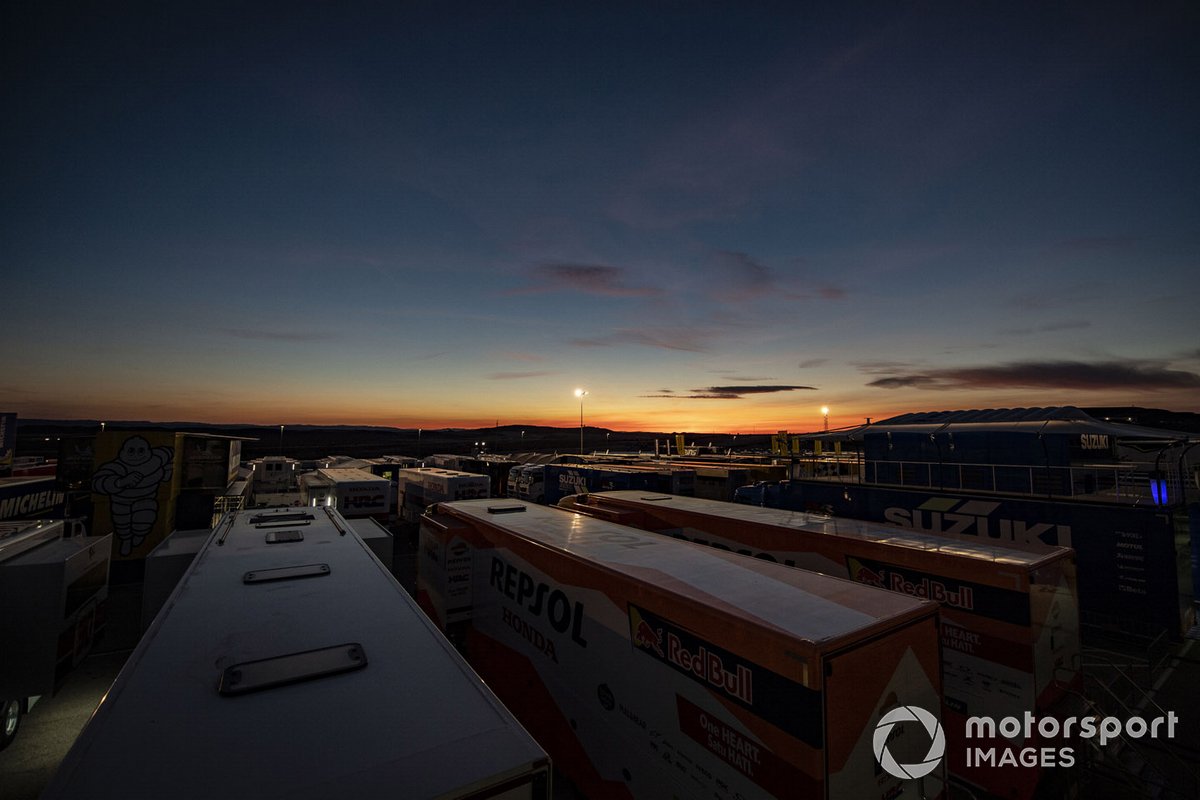 Atardecer en Motorland Aragón
