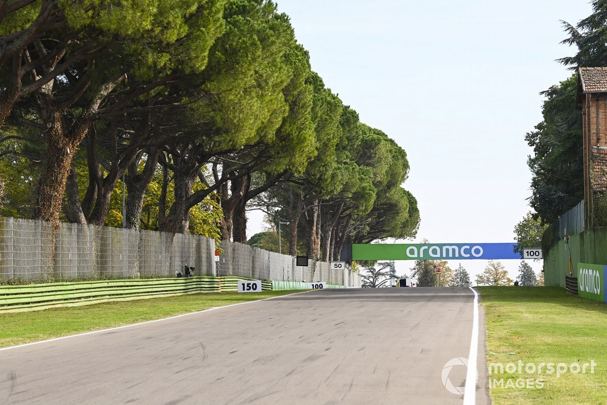 Segnaletica degli sponsor sul circuito