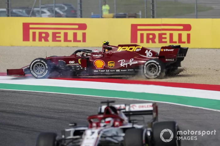 Kimi Raikkonen, Alfa Romeo Racing C39, Charles Leclerc, Ferrari SF1000