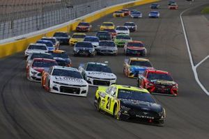 #21: Matt DiBenedetto, Wood Brothers Racing, Ford Mustang Menards/Duracell, #88: Alex Bowman, Hendrick Motorsports, Chevrolet Camaro LLUMAR