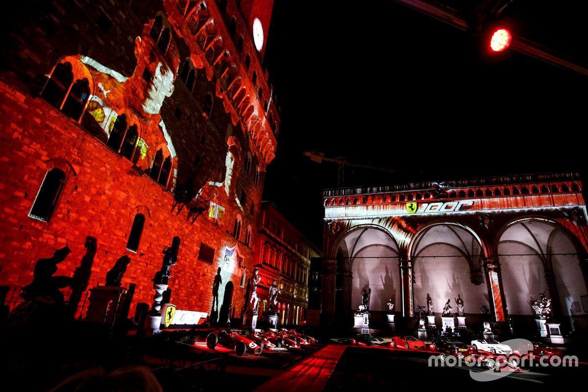 Ambiente de la celebración de los 1000 GP de Ferrari