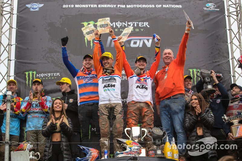 Olanda festeggia la vittoria sul podio