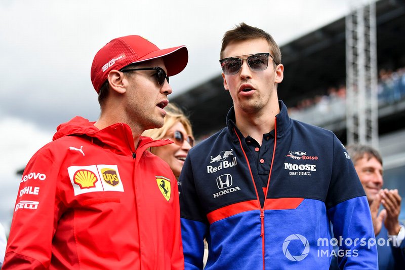Sebastian Vettel, Ferrari, e Daniil Kvyat, Toro Rosso