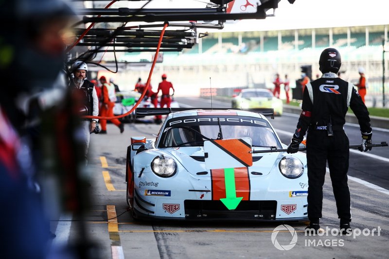 #86 Gulf Racing Porsche 911 RSR: Michael Wainwright, Benjamin Barker, Andrew Watson