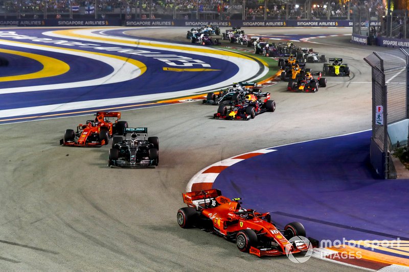 Start action, Charles Leclerc, Ferrari SF90 leads