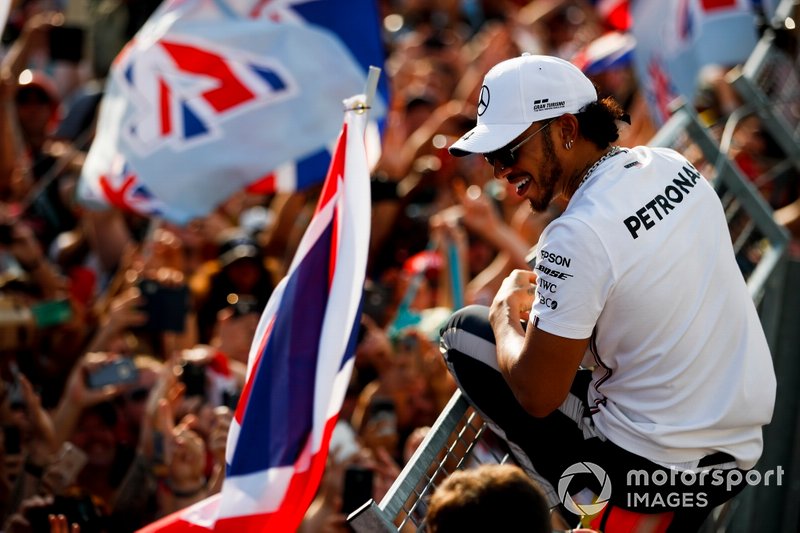 Yarış galibi Lewis Hamilton, Mercedes AMG F1 W10