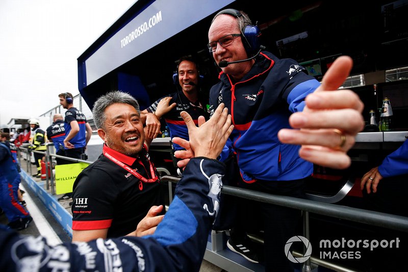 El jefe de Honda celebraba con Toro Rosso el podio del ruso
