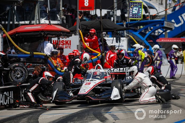 Josef Newgarden, Team Penske Chevrolet, pit stop