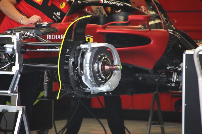 Detalle del freno delantero del Ferrari F1-75