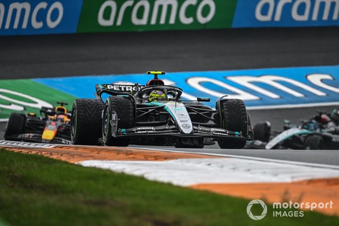 Lewis Hamilton, Mercedes F1 W15, Max Verstappen, Red Bull Racing RB20