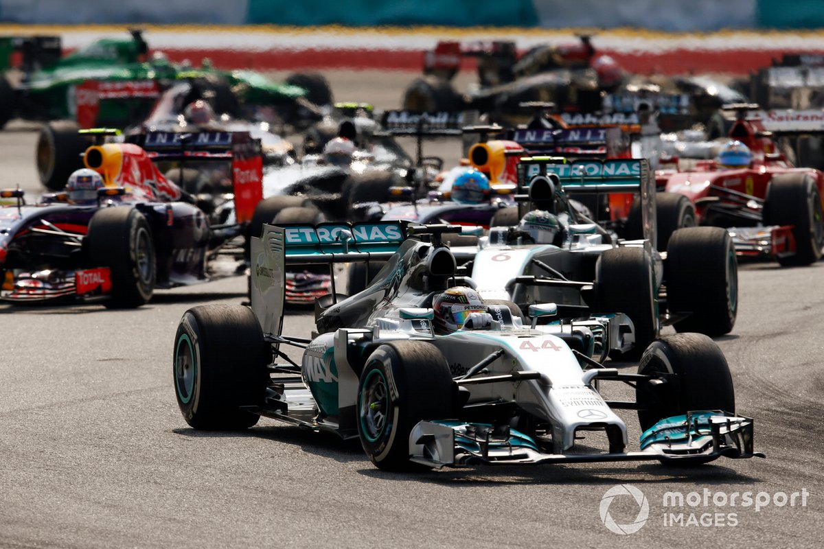 Start zum GP Malaysia 2014 in Sepang: Lewis Hamilton, Mercedes F1 W05, führt