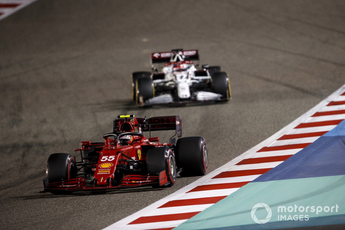 Carlos Sainz Jr., Ferrari SF21, Kimi Raikkonen, Alfa Romeo Racing C41