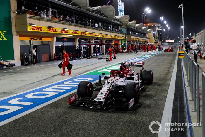 Kimi Raikkonen, Alfa Romeo Racing C39, sulla griglia