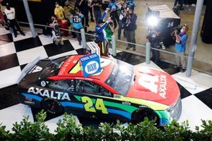 William Byron, Hendrick Motorsports, Chevrolet Camaro Axalta celebrates his win