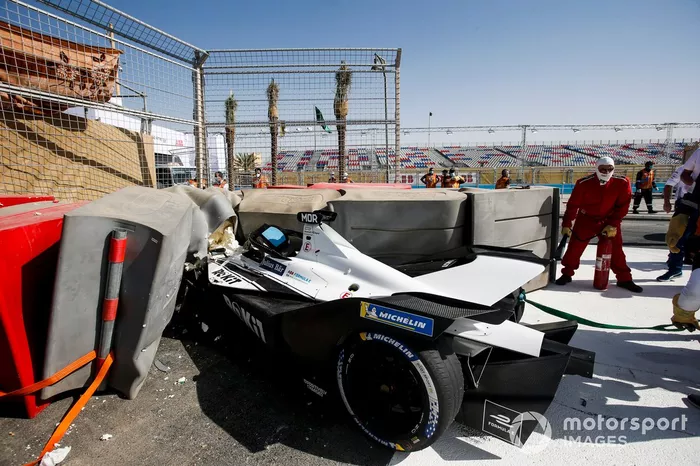 Auto di Edoardo Mortara,  Venturi, Silver Arrow 02 dopo l'incidente