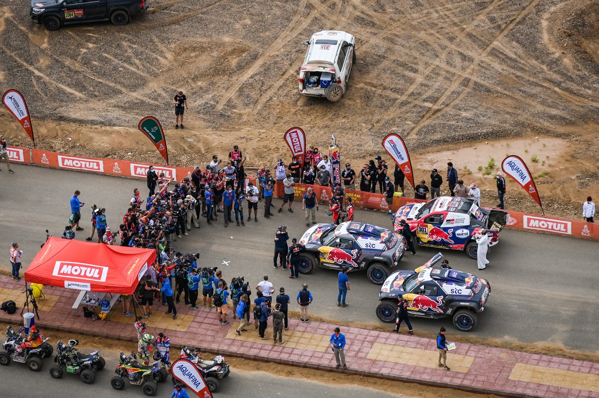 #300 X-Raid Mini JCW Team: Carlos Sainz, Lucas Cruz, #302 X-Raid Mini JCW Team: Stéphane Peterhansel, Edouard Boulanger, #301 Toyota Gazoo Racing: Nasser Al-Attiyah, Matthieu Baumel