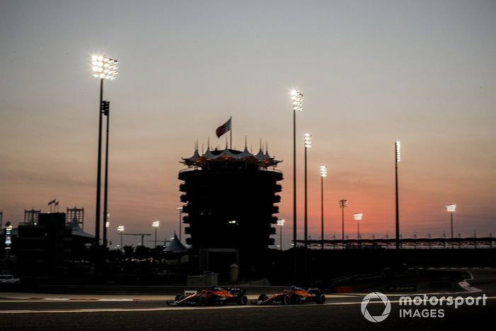 Lando Norris, McLaren MCL35, Carlos Sainz Jr., McLaren MCL35