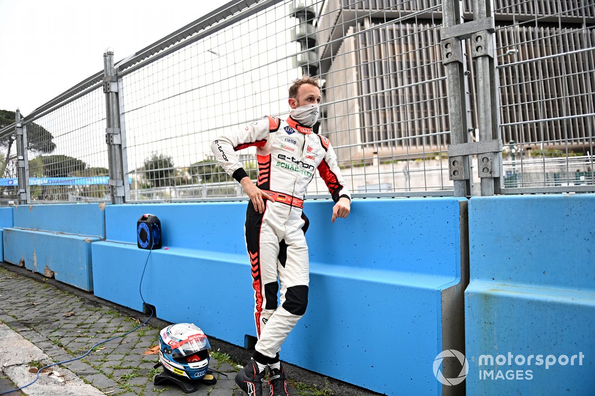 Rene Rast, Audi Sport ABT Schaeffler, después de su accidente