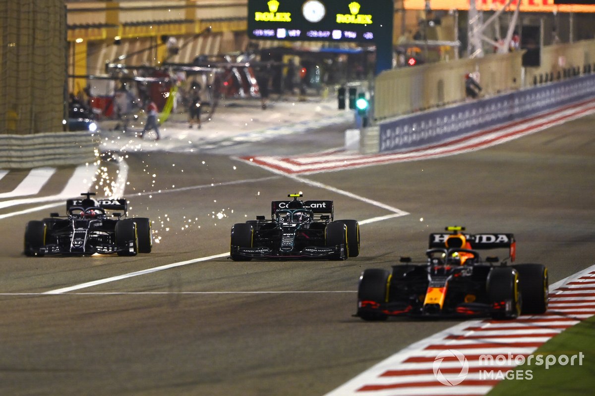 Sergio Pérez, Red Bull Racing RB16B, Sebastian Vettel, Aston Martin AMR21, Yuki Tsunoda, AlphaTauri AT02