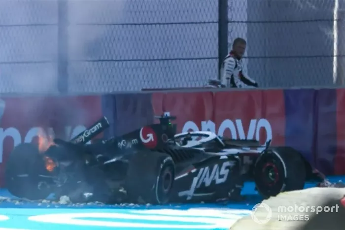 Kevin Magnussen, Haas VF-23 choque