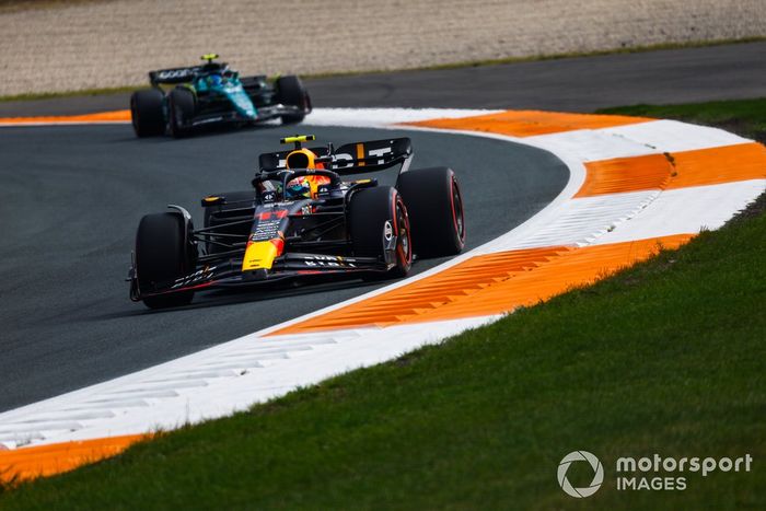 Sergio Pérez, Red Bull Racing RB19, Fernando Alonso, Aston Martin AMR23