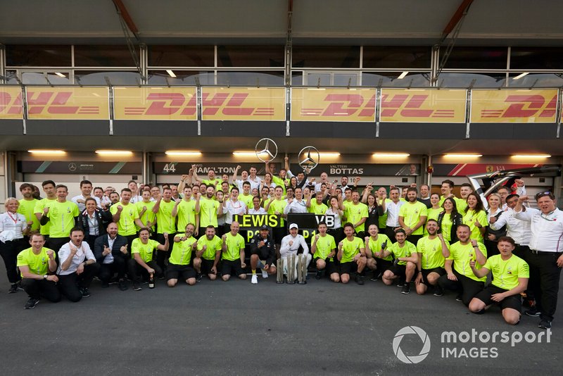 Lewis Hamilton, Mercedes AMG F1, 2nd position, Valtteri Bottas, Mercedes AMG F1, 1st position, and the Mercedes team celebrate