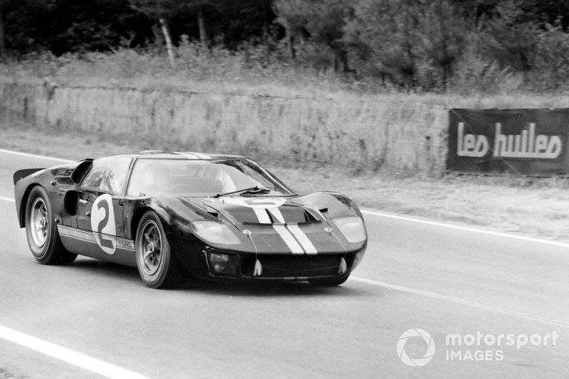 #2 Shelby American Inc. Ford Mk II: Bruce McLaren, Chris Amon