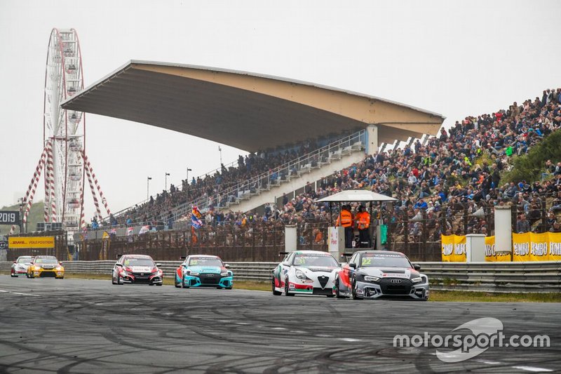 Frédéric Vervisch, Comtoyou Team Audi Sport Audi RS 3 LMS; Kevin Ceccon, Team Mulsanne Alfa Romeo Giulietta TCR